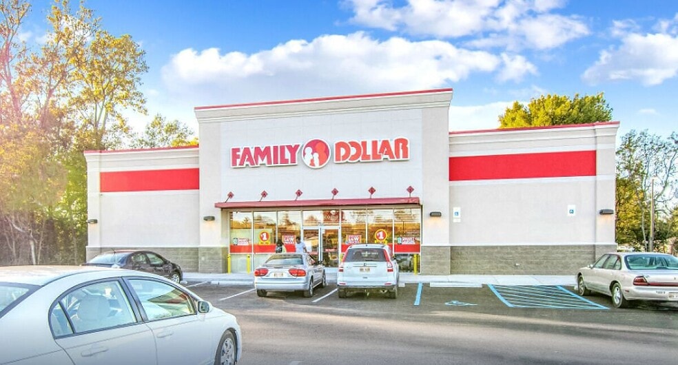 Primary Photo Of 215 W Savannah St, Calhoun Falls General Retail For Sale