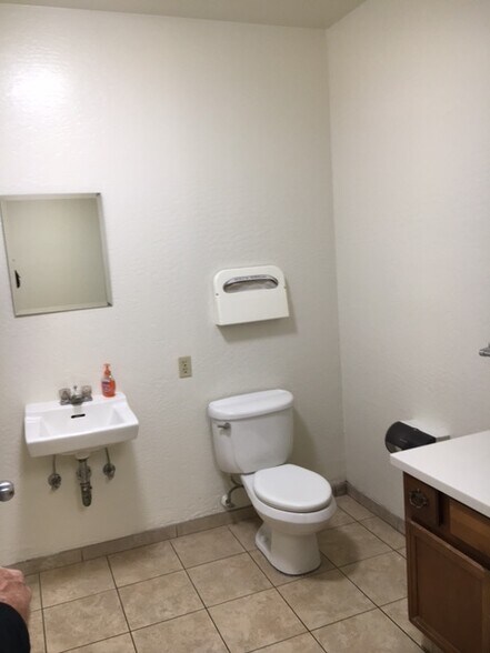 More Photos Of 380 Swift Ave, South San Francisco Warehouse For Lease