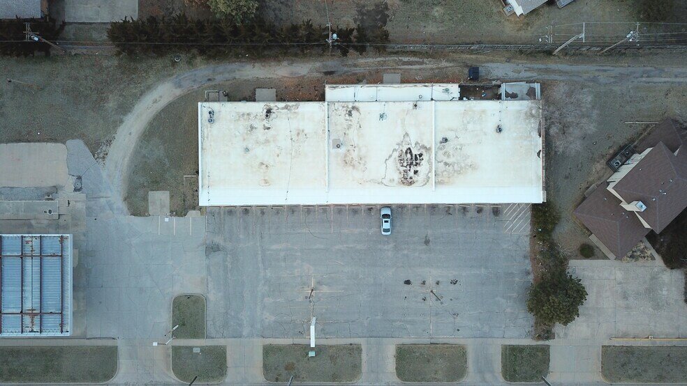 More Photos Of 2518 W 13th St N, Wichita Auto Repair For Sale