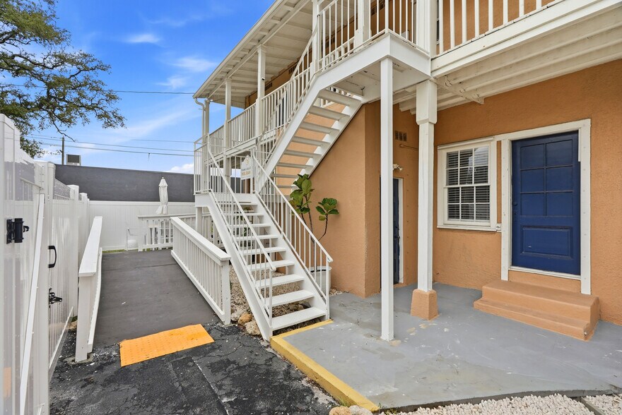 More Photos Of 7024 Central Ave, Saint Petersburg Medical For Sale