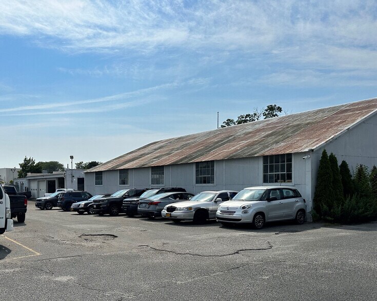More Photos Of 642 W Main St, Riverhead Auto Dealership For Lease