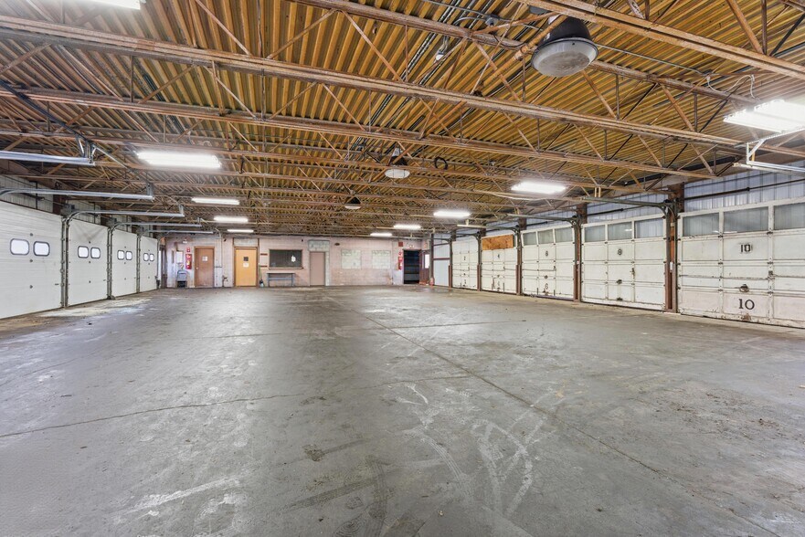 More Photos Of 100 Progress Ave, Springfield Truck Terminal For Lease