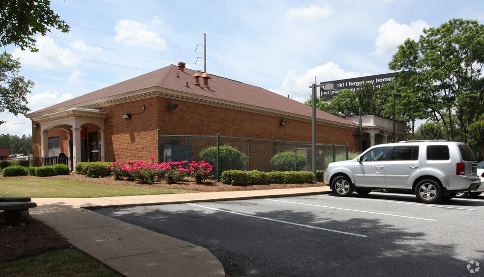 More Photos Of 1028 Killian Hill Rd SW, Lilburn Bank For Sale