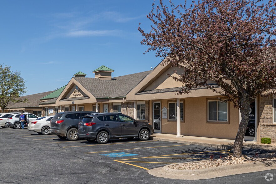 More Photos Of 2709 SE I St, Bentonville Unknown For Lease