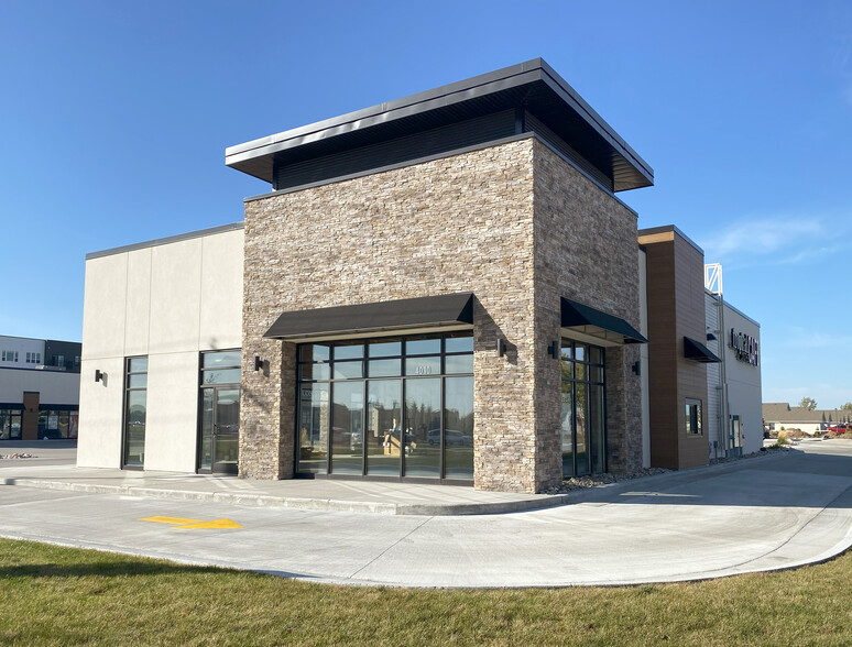 Primary Photo Of 4002 S Washington St, Grand Forks General Retail For Lease