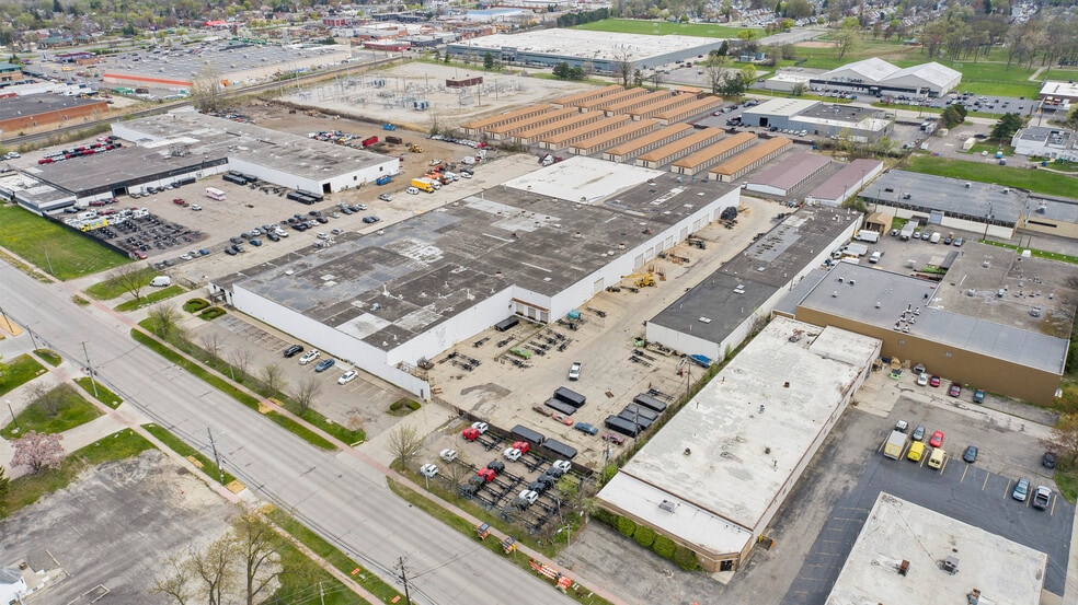 More Photos Of 2727 S Beech Daly Rd, Dearborn Heights Warehouse For Sale