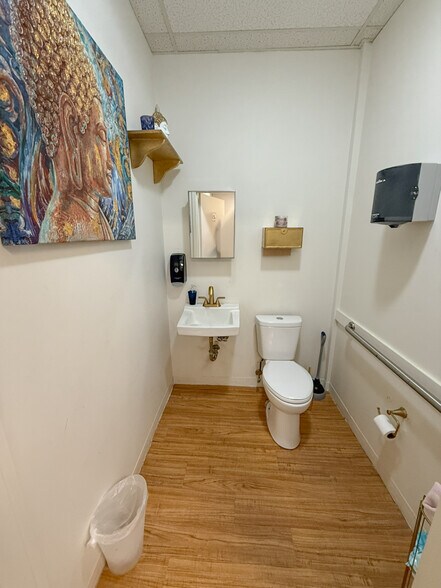 More Photos Of 8868 Belair Rd, Nottingham Medical For Sale