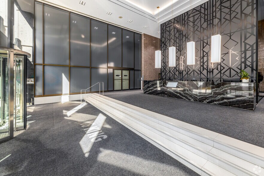 More Photos Of 18 King St E, Toronto Office For Lease