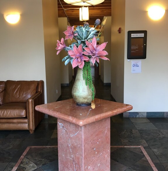 More Photos Of 160 Guthrie Ln, Brentwood Freestanding For Lease