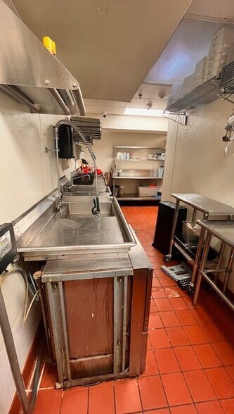 More Photos Of 1-3 Main St 2-4 4th Ave, Bay Shore Apartments For Sale