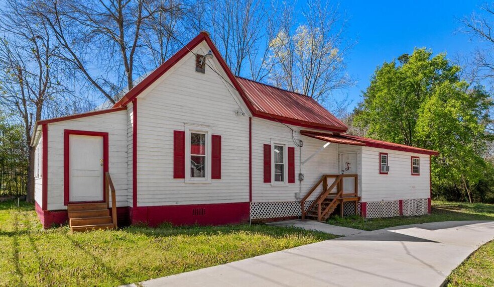 More Photos Of 450 S Oak St, Jackson Storefront Retail Office For Sale