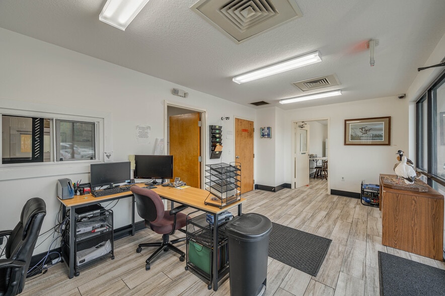 More Photos Of 174 NW 9th ave, Mulberry Distribution For Sale