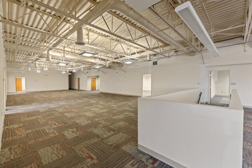 More Photos Of 1820 Midpark Rd, Knoxville Light Distribution For Lease