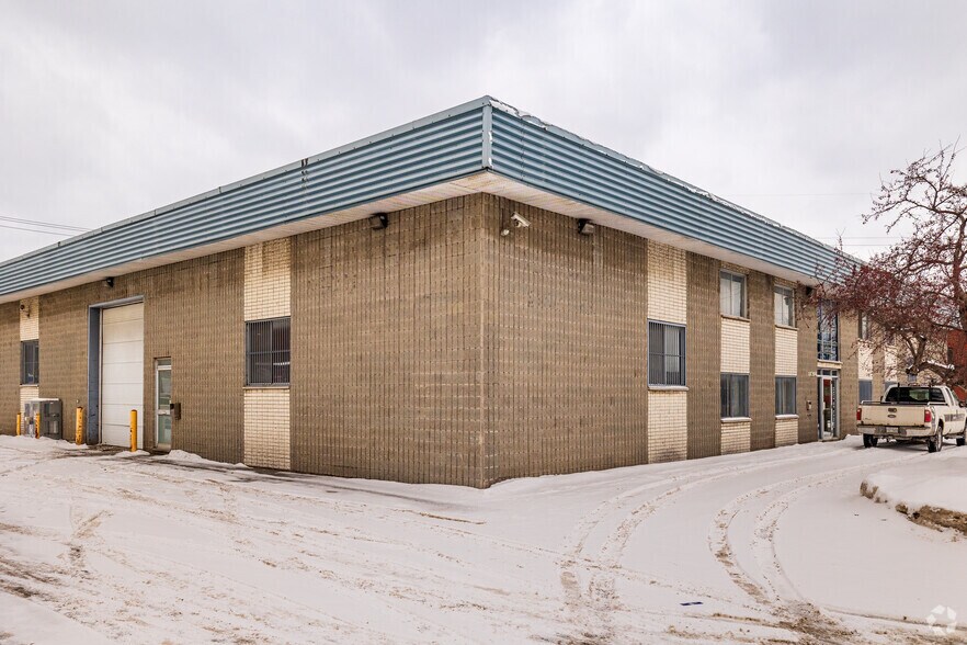 More Photos Of 11300 Av 26e, Montréal Light Manufacturing For Sale