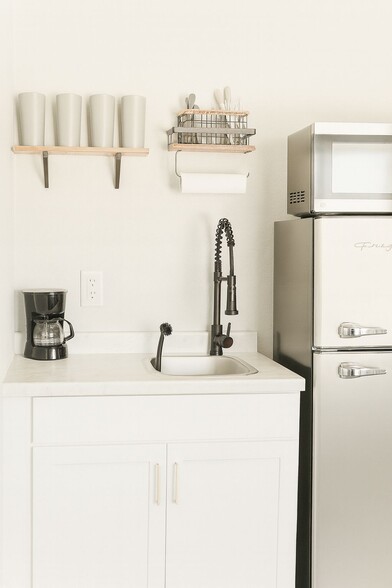 More Photos Of 1915 N Atlantic Ave, Daytona Beach Hotel For Sale