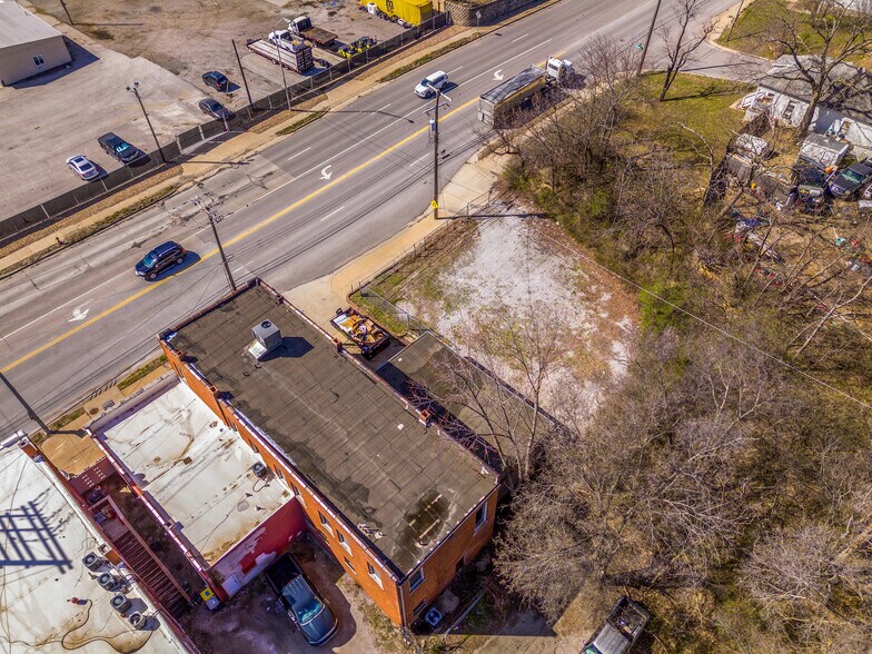 More Photos Of 2510 E 85th St, Kansas City Flex For Sale