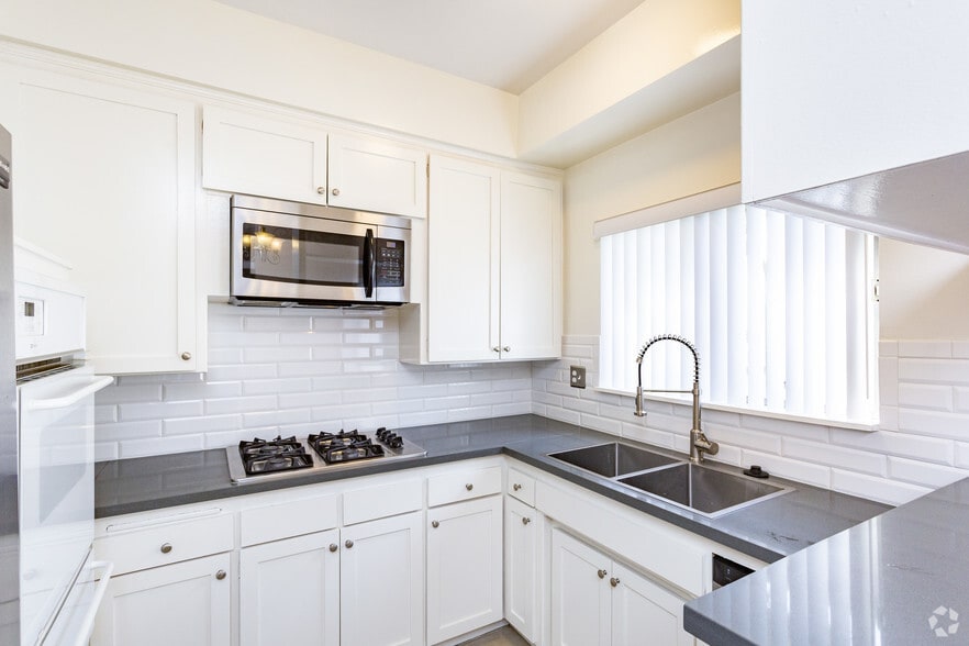 More Photos Of 1214 N Clark St, West Hollywood Apartments For Sale