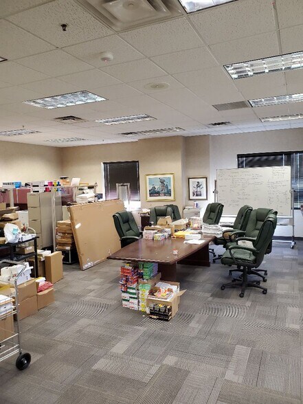More Photos Of 4750 S Garnett Rd, Tulsa Office For Sale