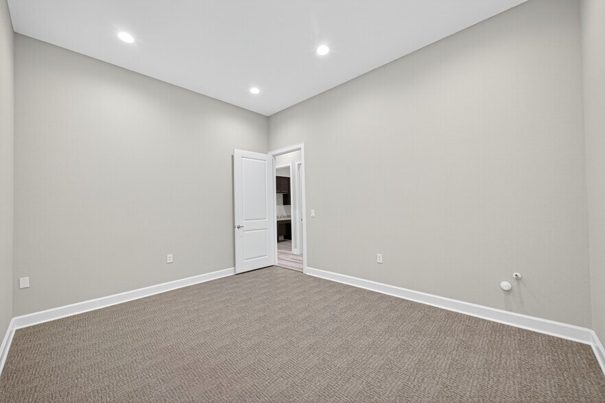 More Photos Of 13803 Madera Run, Humble Office For Sale