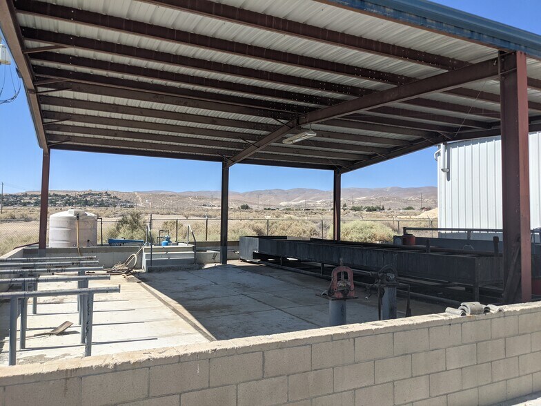 More Photos Of 1537 Kern St, Taft Warehouse For Lease