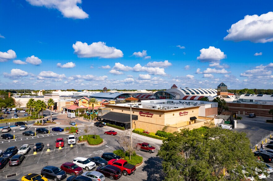 More Photos Of 459 Brandon Town Center Dr, Brandon General Retail For Lease