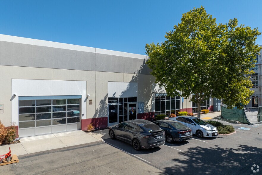 More Photos Of 2950-2952 Collier Canyon Rd, Livermore Research And Development For Lease
