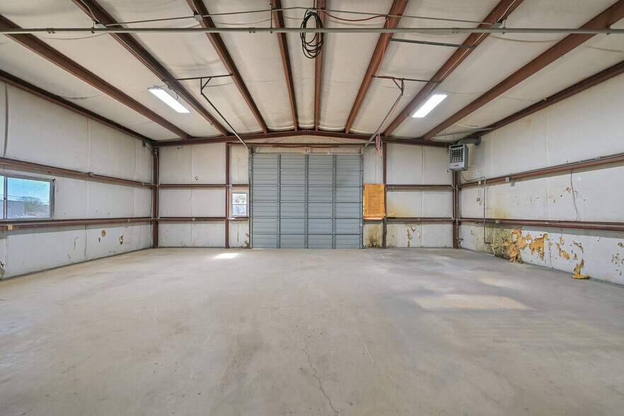 More Photos Of 314 E Walker St, League City Warehouse For Lease