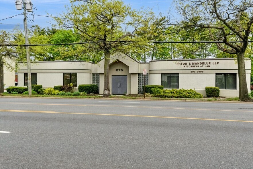 Primary Photo Of 675 Old Country Rd, Westbury Medical For Sale