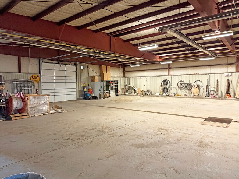More Photos Of 1512 E Murray St, Rawlins Industrial For Sale