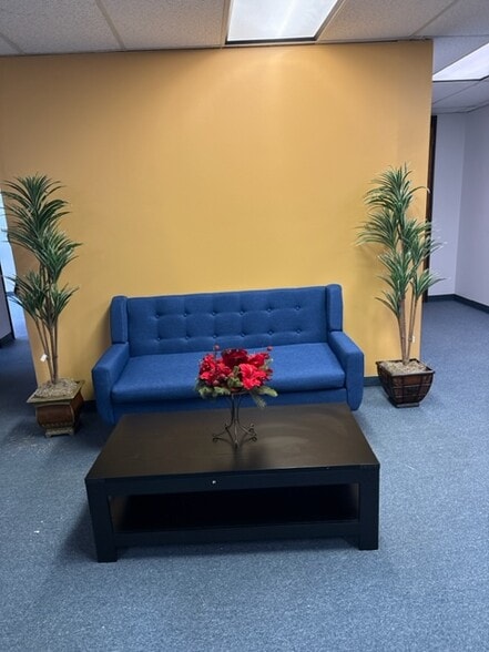 More Photos Of 200 New Stine Rd, Bakersfield Office For Lease