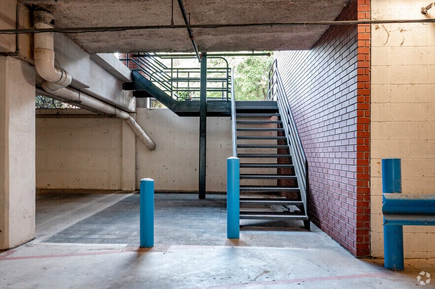 More Photos Of 600 Gemini St, Houston Office For Lease