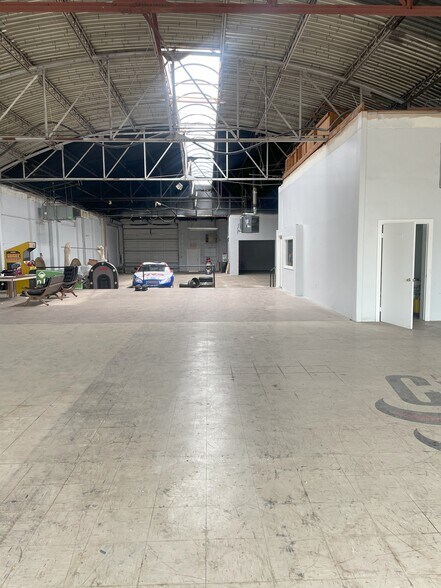 More Photos Of 517-519 W Main St, Yukon Storefront For Lease