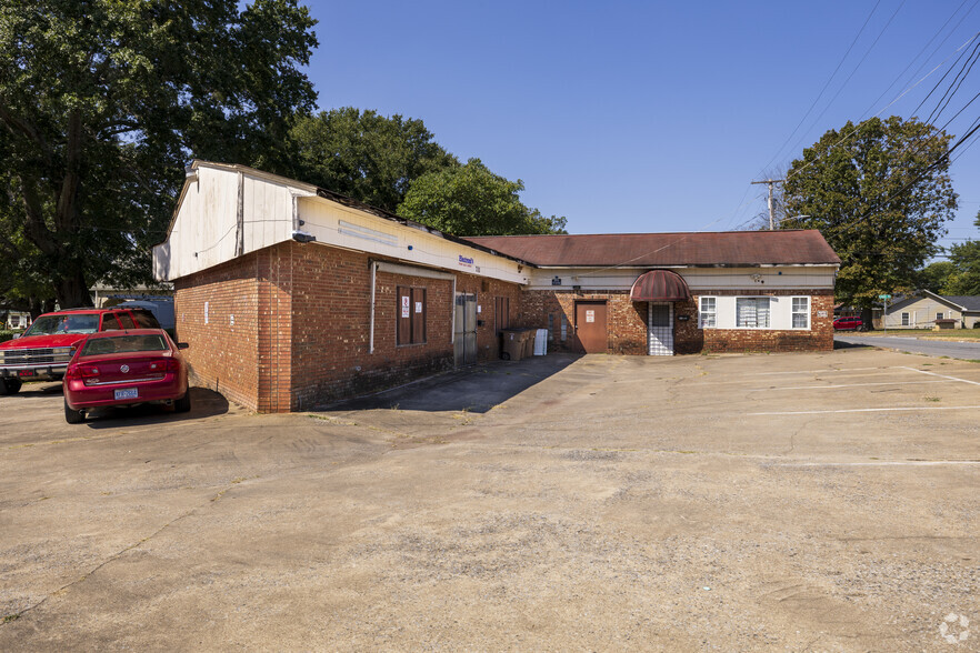 Primary Photo Of 711 Buffalo St, Shelby Flex For Sale