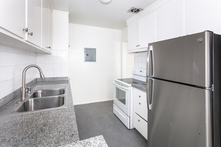 More Photos Of 1010 S Bedford St, Los Angeles Apartments For Sale