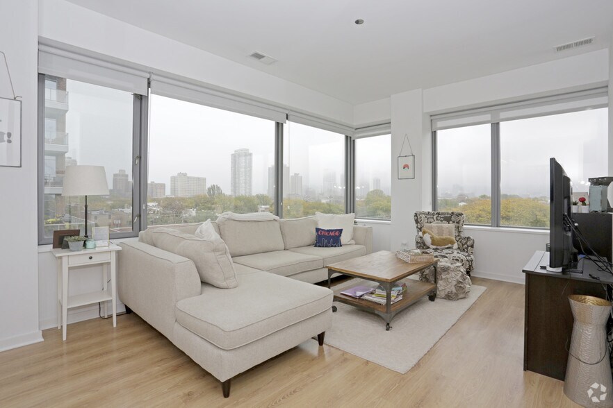 More Photos Of 558 W Webster Ave, Chicago Apartments For Lease