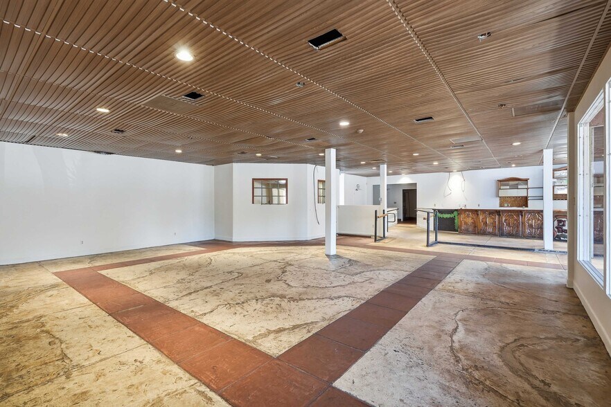 More Photos Of 24258-24274 Main St, Newhall Restaurant For Lease