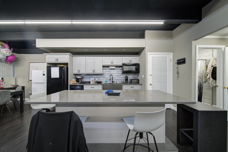 More Photos Of 2455 SW 27th Ave, Miami Medical For Lease