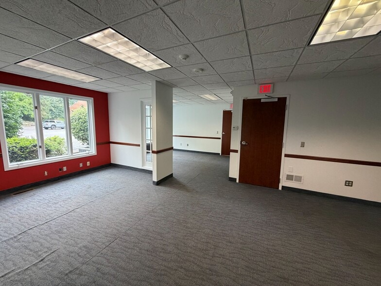 More Photos Of 10 Grove St, Pittsford Office For Lease