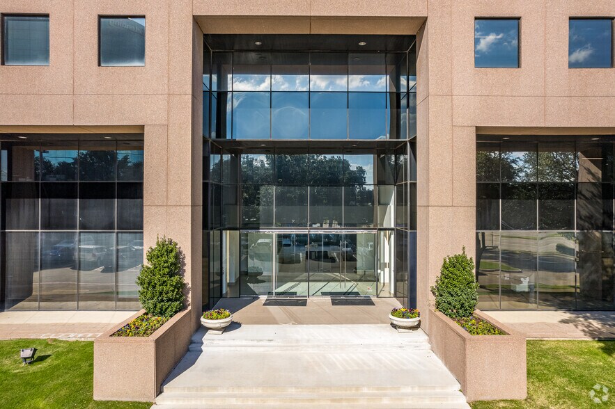 More Photos Of 18333 Preston Rd, Dallas Office For Lease