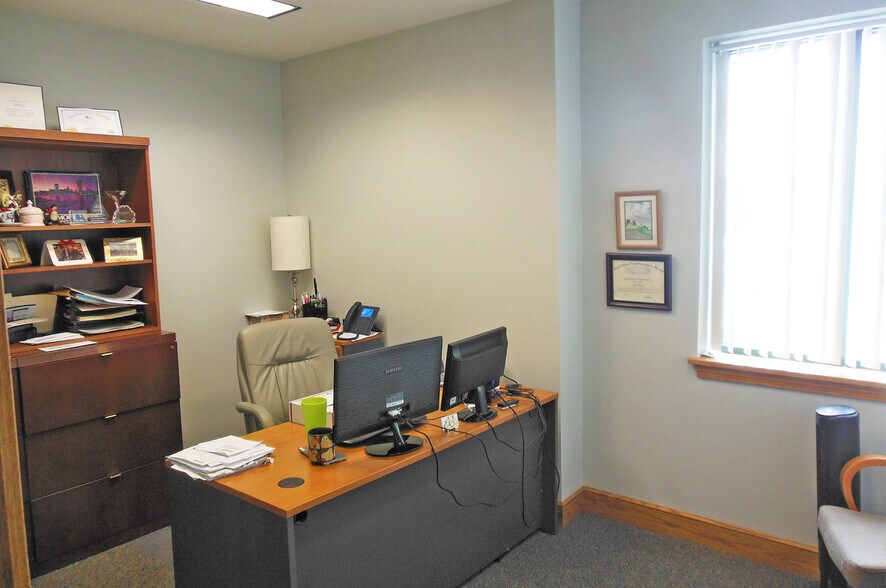 More Photos Of 2950 W 12th St, Erie Office For Lease