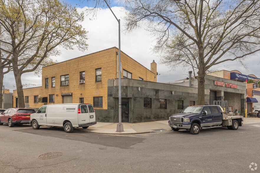 Primary Photo Of 4800 Astoria Blvd, Astoria Manufacturing For Sale