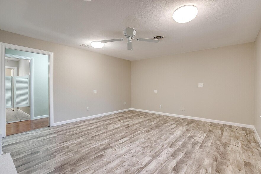 More Photos Of 2418 Cales Dr, Arlington Office Residential For Sale