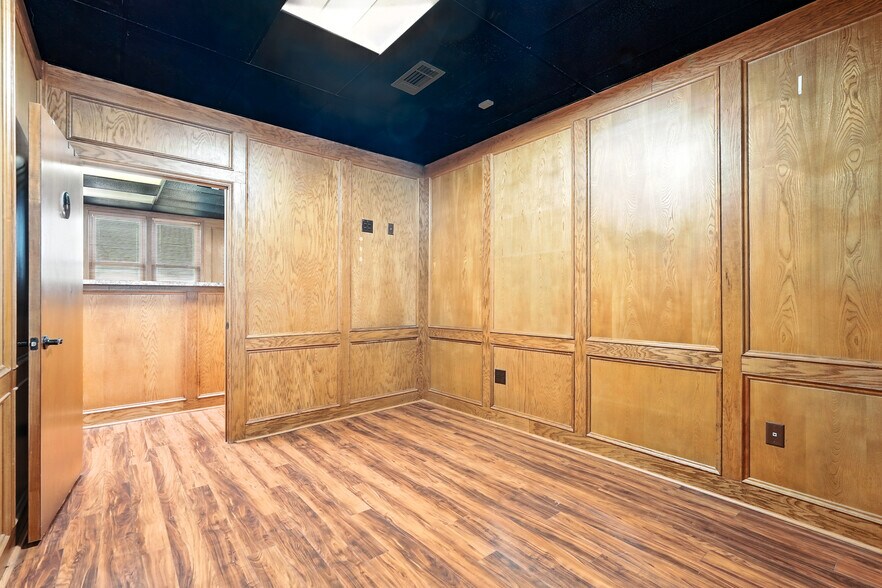 More Photos Of 441 Butternut St, Abilene Office For Sale