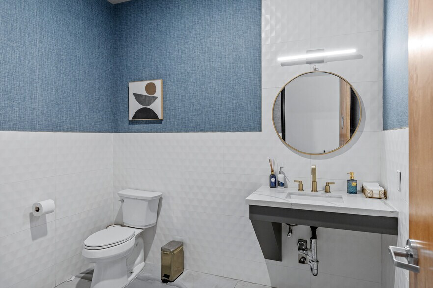 More Photos Of 8111 E Thomas Rd, Scottsdale Medical For Lease