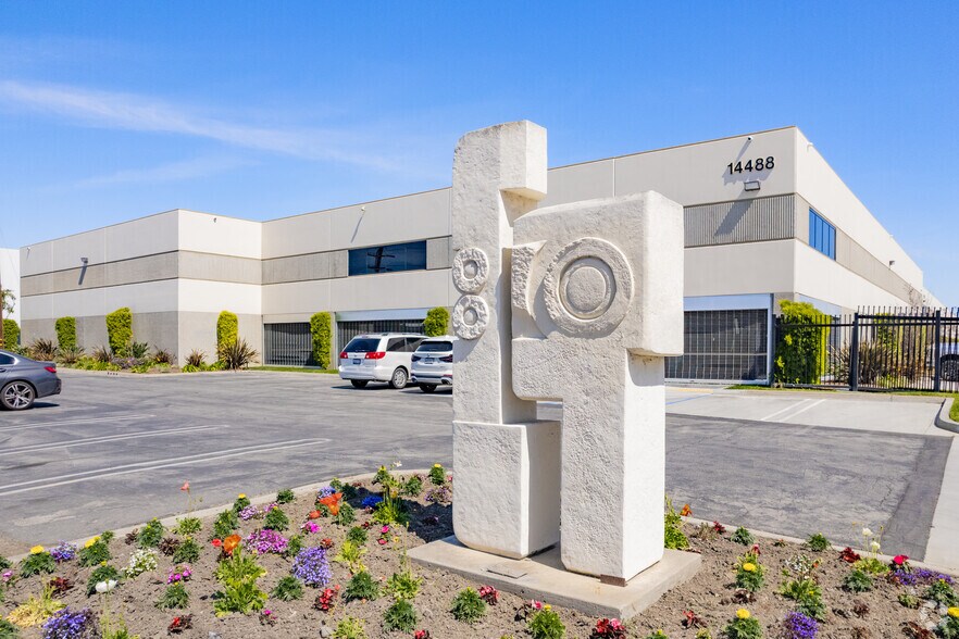 More Photos Of 14520-14534 Garfield Ave, Paramount Unknown For Lease