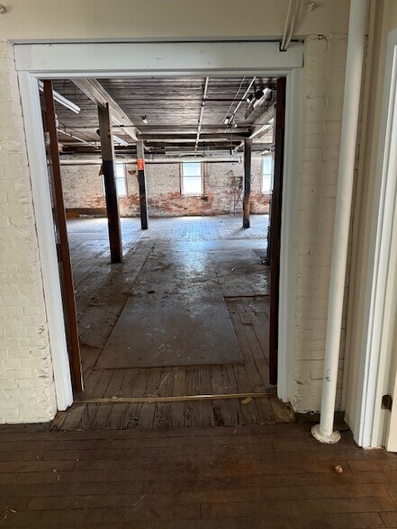 More Photos Of 5-40 Glen Rd, Manchester Warehouse For Lease