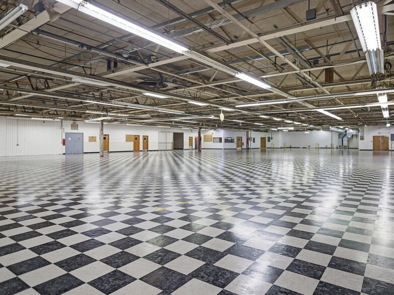 More Photos Of 857 Willow Cir, Hagerstown Manufacturing For Lease