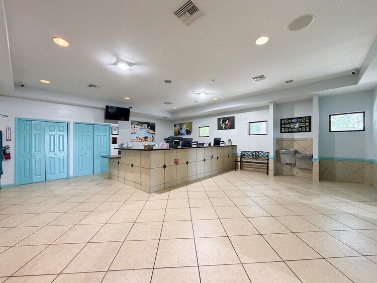 More Photos Of 45 E Airline Hwy, Kenner Veterinarian Kennel For Lease