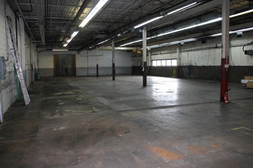 More Photos Of 121 Industrial Dr, Dekalb Manufacturing For Sale