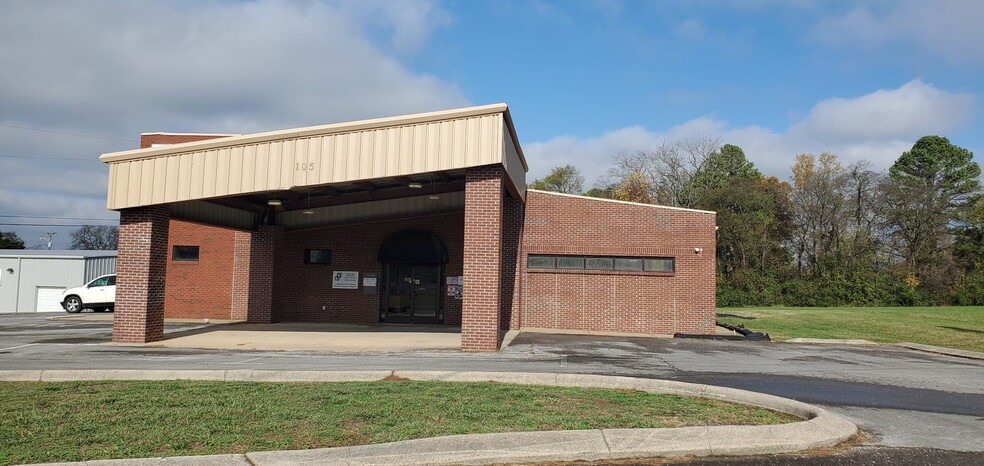 Primary Photo Of 105 Northside Cir, Shelbyville Office For Sale